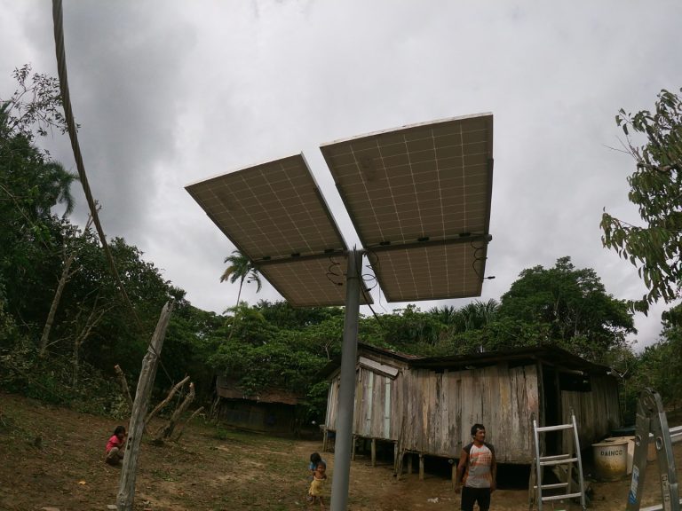 CENTRALES DE GENERACIÓN ELÉCTRICA CON FUENTES NO CONVENCIONALES DE ENERGIA RENOVABLE (FNCE), CON SISTEMA FOTOVOLTAICO CENTRALIZADO.